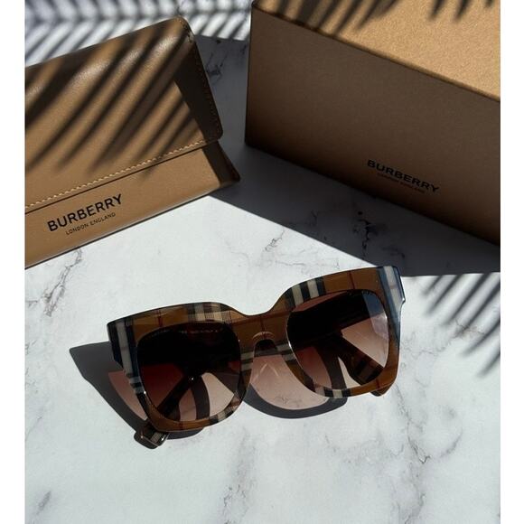 NEW Burberry BE4364 Kitty Checked Print Square Sunglasses - Picture 1 of 5